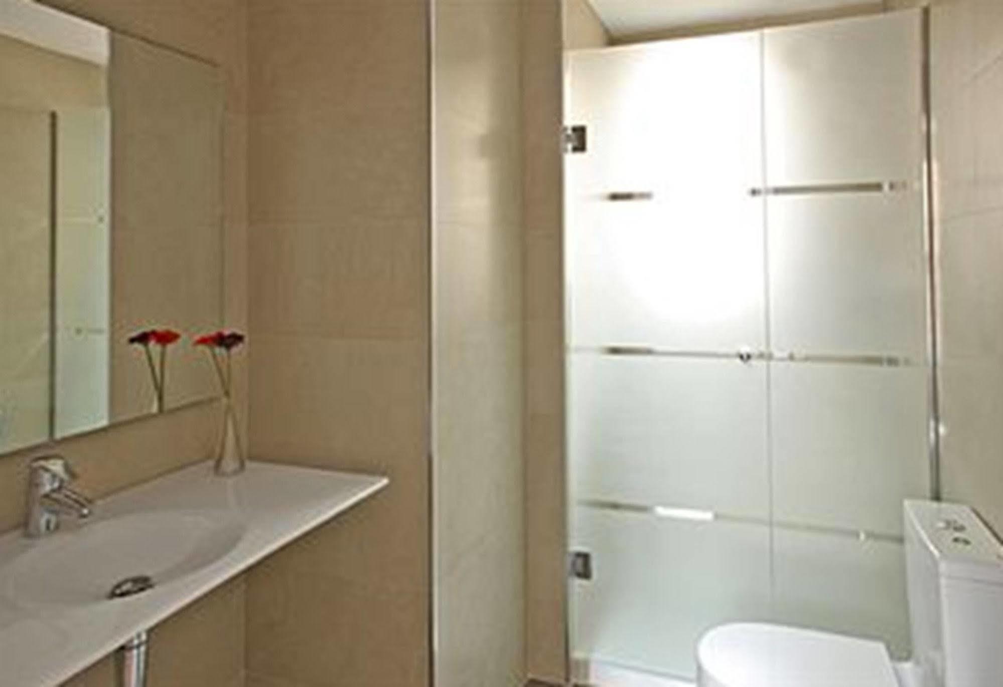 MH Apartments Center Barcelona Buitenkant foto